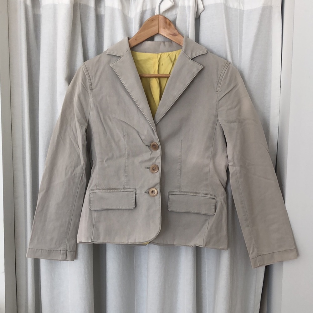 VINCE. gray cotton blazer with yellow lining and pockets sz 4
